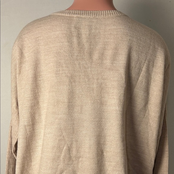 D&Co Light Tan Knit Pullover Vneck Sweater with Front Pockets Size Large - Picture 8 of 12